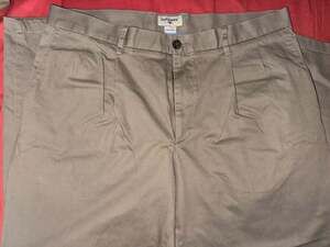 Dockers Men's Relaxed Fit Pleated Khaki Pants, Size 38x30